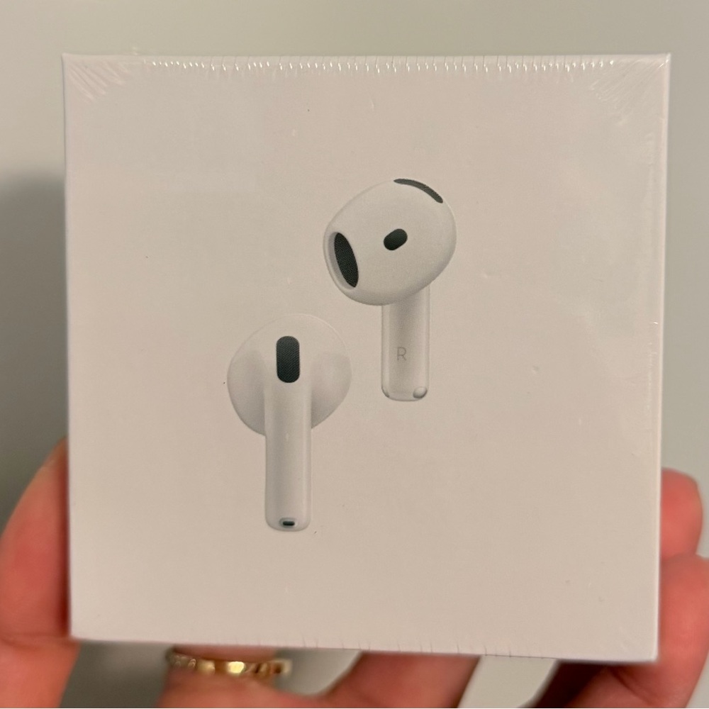 Airpods 4 w/ Active Noise Cancellation